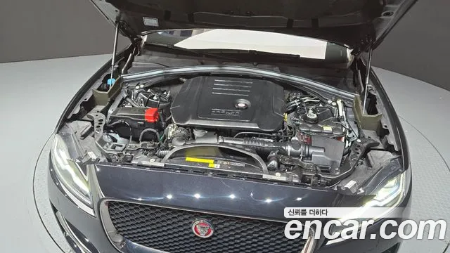Jaguar F-Pace 2019 thumb 4