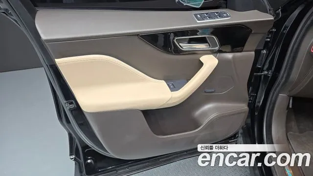 Jaguar F-Pace 2019 thumb 12