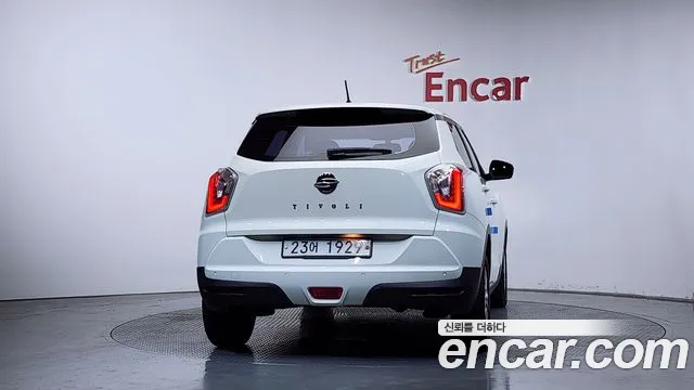 KGM Tivoli 2015 thumb 9