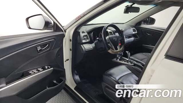 KGM Tivoli 2015 thumb 10