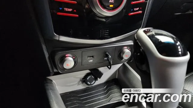 KGM Tivoli 2015 thumb 6