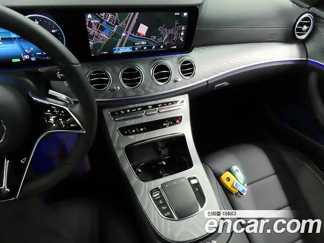 Mercedes-Benz E-Class 2023 thumb 12