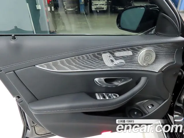 Mercedes-Benz E-Class 2023 thumb 5