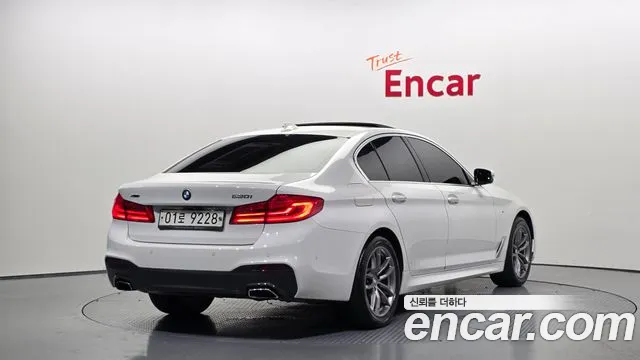 BMW 5 серии 2018 thumb 12