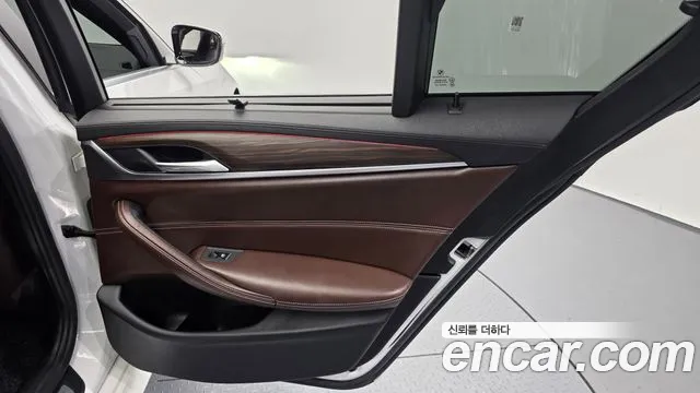 BMW 5 серии 2018 thumb 6