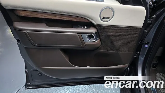 Land Rover Discovery 2018 thumb 3