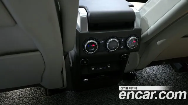 Land Rover Discovery 2018 thumb 7