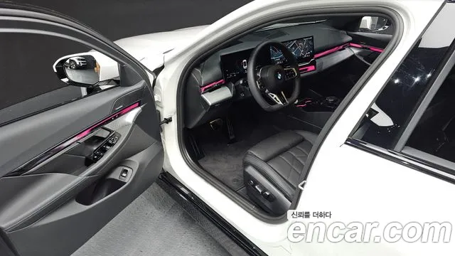 BMW 5 серии 2025 thumb 2