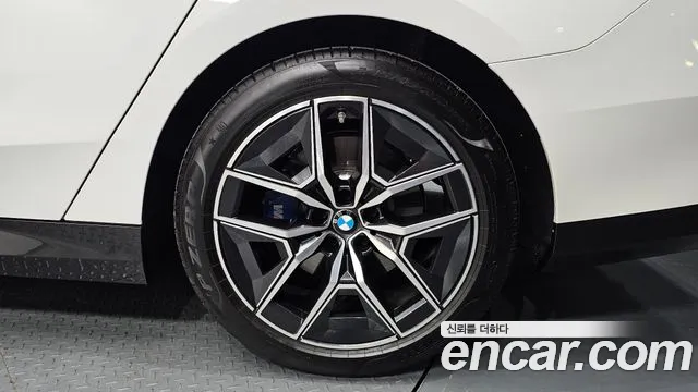 BMW 5 серии 2025 thumb 3