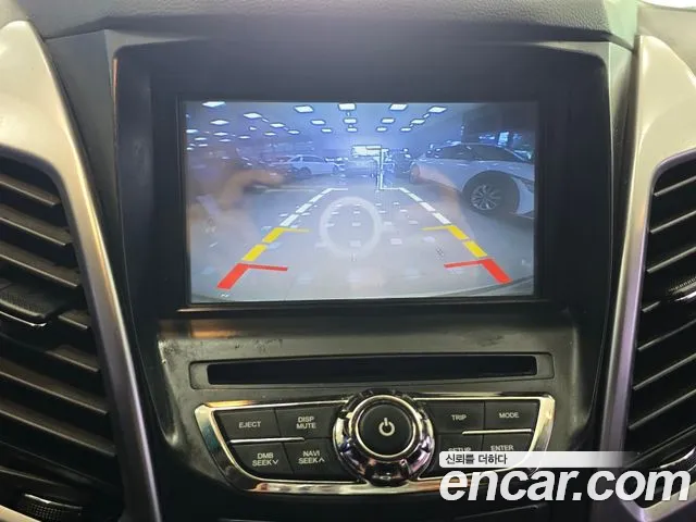 KGM Korando 2015 thumb 12