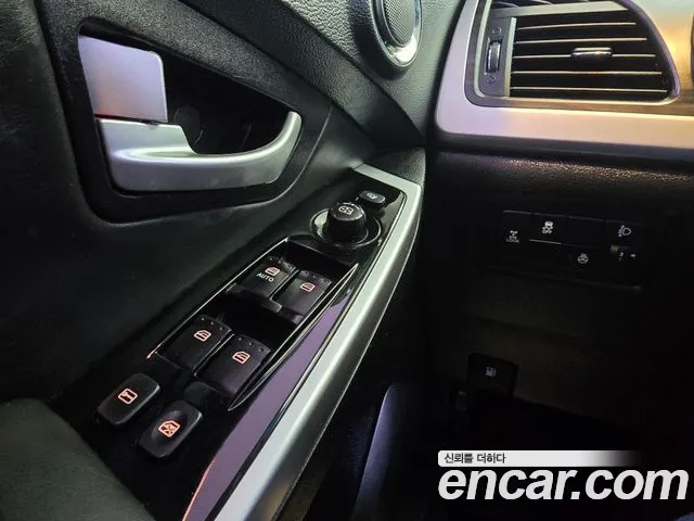 KGM Korando 2015 thumb 2