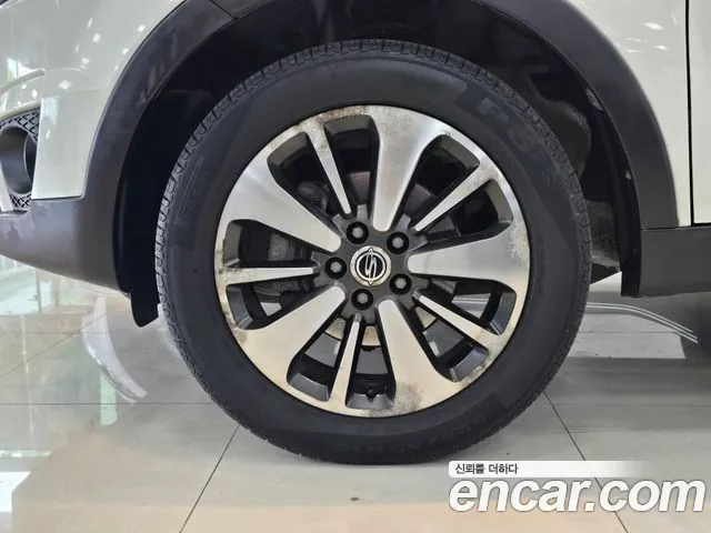 KGM Korando 2015 thumb 9