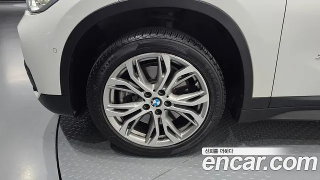 BMW X1 2018 thumb 3