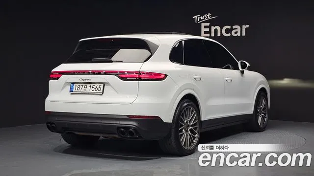 Porsche Cayenne 2022 thumb 3