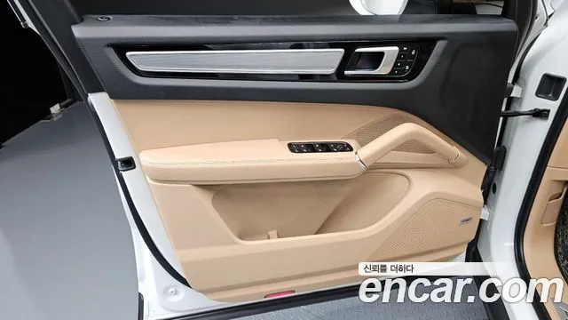 Porsche Cayenne 2022 thumb 4