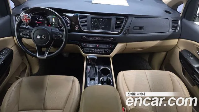 Kia Carnival 2019 thumb 9