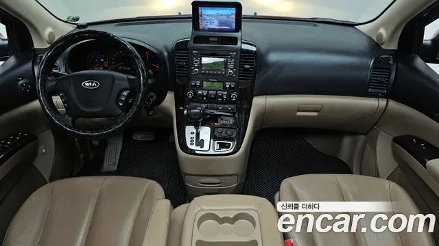 Kia Canival 2011 thumb 10
