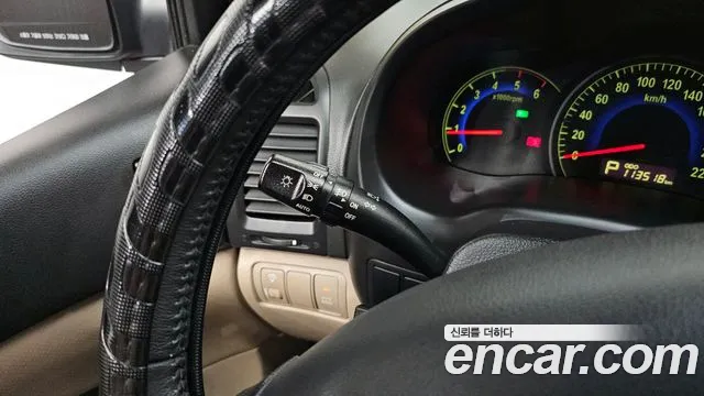 Kia Canival 2011 thumb 12
