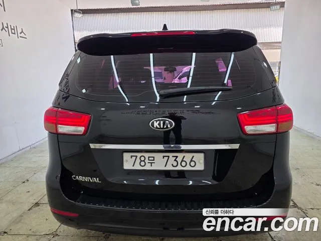 Kia Carnival 2017 thumb 7