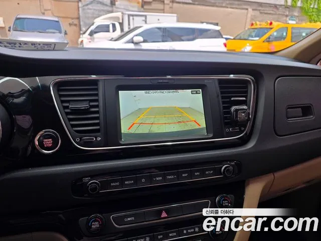 Kia Carnival 2017 thumb 9