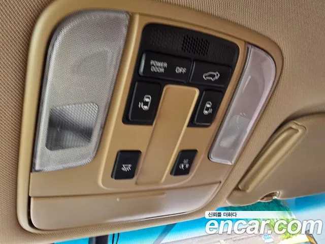 Kia Carnival 2017 thumb 2