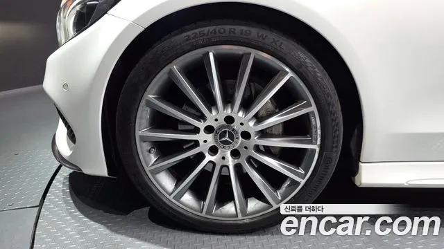 Mercedes-Benz C-Class 2018 thumb 6