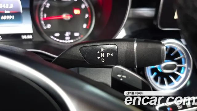 Mercedes-Benz C-Class 2018 thumb 8
