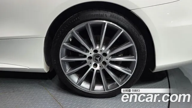 Mercedes-Benz C-Class 2018 thumb 12