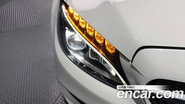 Mercedes-Benz C-Class 2018 thumb 11