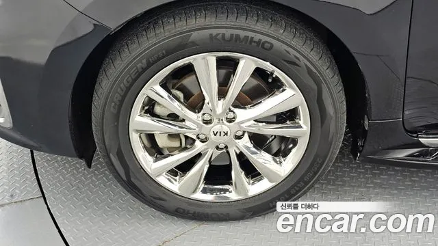 Kia Carnival 2019 thumb 11