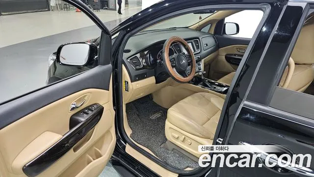 Kia Carnival 2019 thumb 2