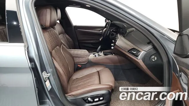 BMW 5 серии 2018 thumb 5