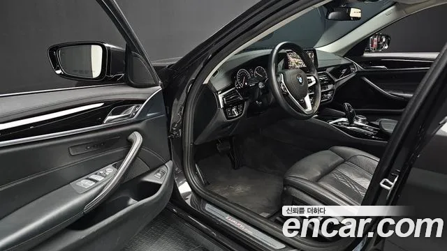 BMW 5 серии 2019 thumb 2
