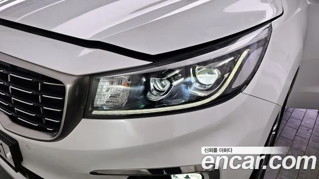 Kia Carnival 2018 thumb 5