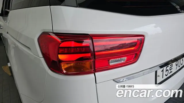 Kia Carnival 2018 thumb 12