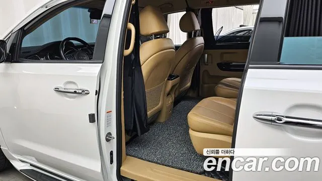 Kia Carnival 2018 thumb 6