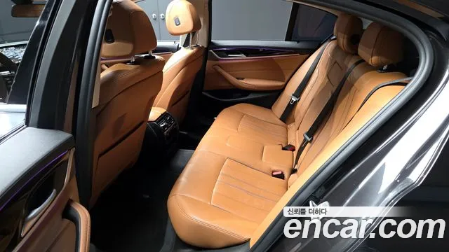 BMW 5 серии 2018 thumb 10