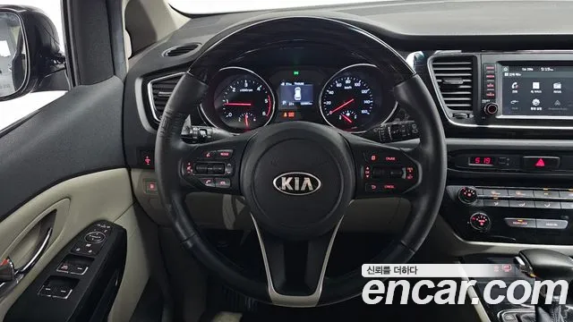 Kia Carnival 2018 thumb 10