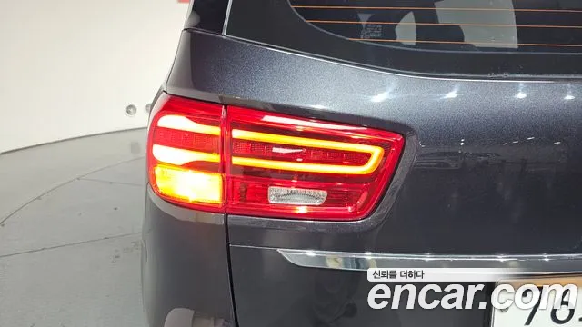 Kia Carnival 2018 thumb 4