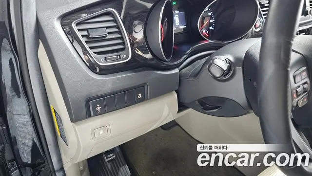 Kia Carnival 2018 thumb 11