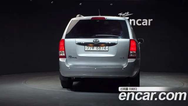 Kia Canival 2013 thumb 11