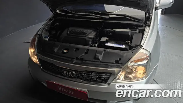 Kia Canival 2013 thumb 6