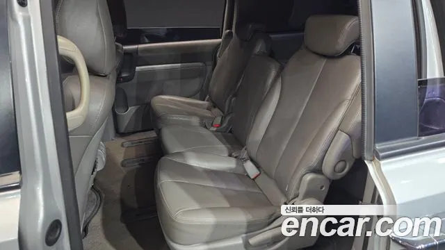Kia Canival 2013 thumb 12