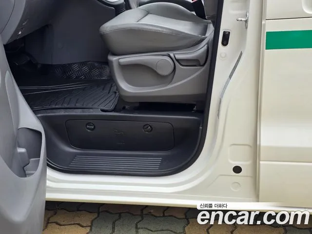 Hyundai Staria 2015 thumb 9