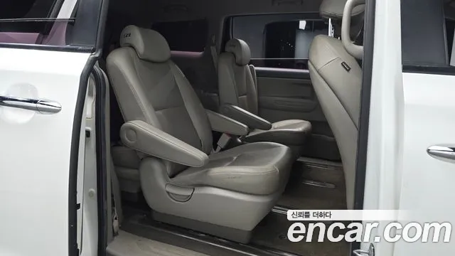 Kia Carnival 2017 thumb 2
