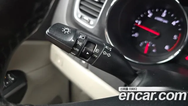 Kia Carnival 2017 thumb 10
