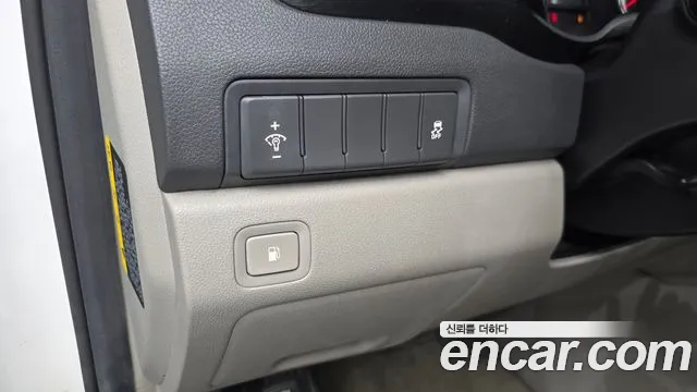 Kia Carnival 2017 thumb 11