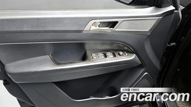 KGM Rexton 2019 thumb 11