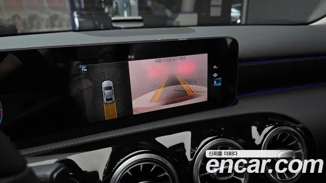 Mercedes-Benz A-Class 2020 thumb 4