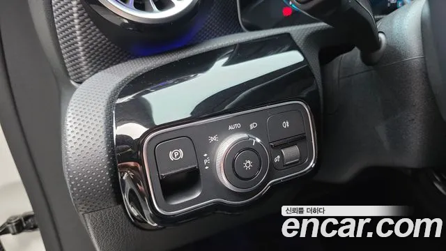 Mercedes-Benz A-Class 2020 thumb 12